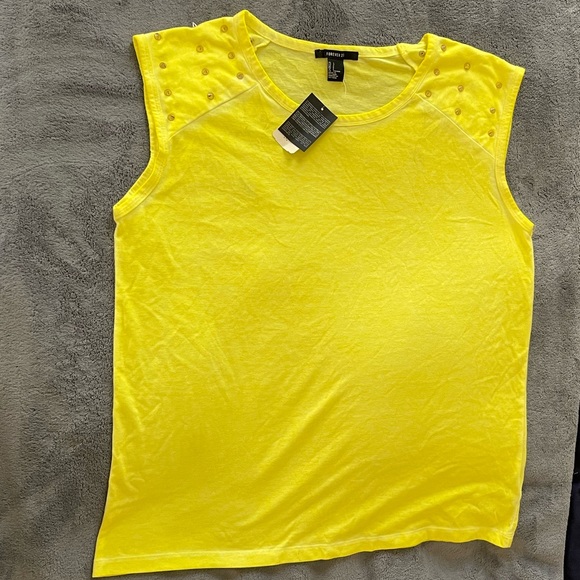 Forever 21 Yellow Knit Top Cap Sleeve Gold Spiked Studs BNWT - Picture 1 of 1